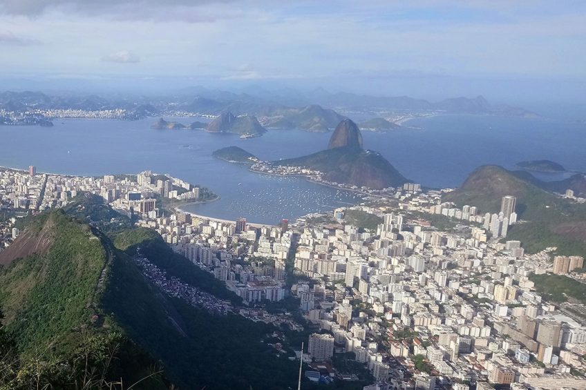 An iconic shot overlooking Rio de Janeiro, from Corcovado mountain. - Photo: Vincent ter Beek