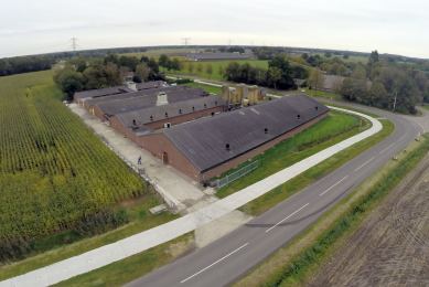 Pig farming in the Netherlands is advanced, but also has to be squeezed in a densely populated country. Neighbours are never far off. <em>Photo Bert Jansen</em>