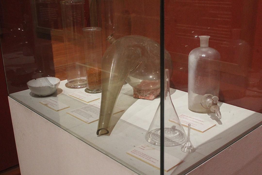 Historical instruments used for making medication at the monastery pharmacy. - Photo: Vincent ter Beek